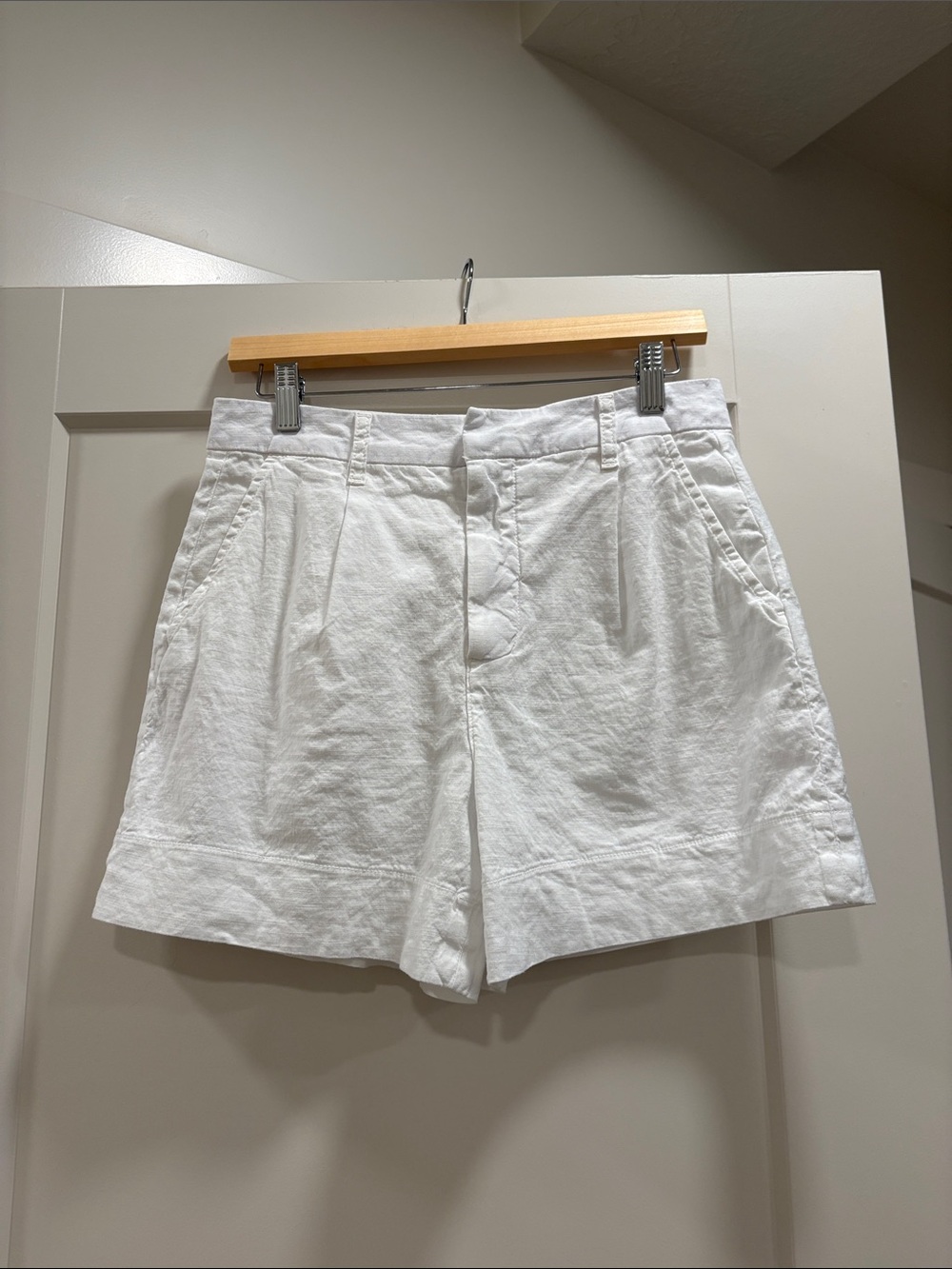 Frank & Eileen WATERFORD 4.5" Walking Short in White—BEAUTIFUL!! Like new! 4 - Picture 5 of 10